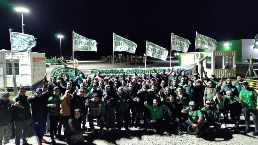 #GREMIALES | CAMIONEROS INICIÓ PARO POR 48 HORAS Y PARALIZA LA ACTIVIDAD&nbsp;PETROLERA