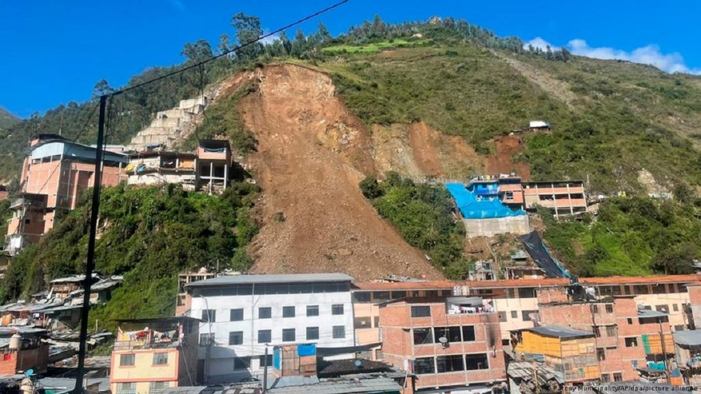 #TRAGEDIA | Un alud de piedra y lodo sepultó entre 60 y 80&nbsp;casas