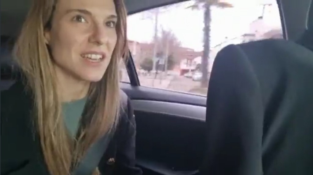 #VIRAL | FILMARON A LA MUJER VERDADERA DE GOOGLE DANDO INDICACIONES Y EXPLOTARON LAS&nbsp;REDES