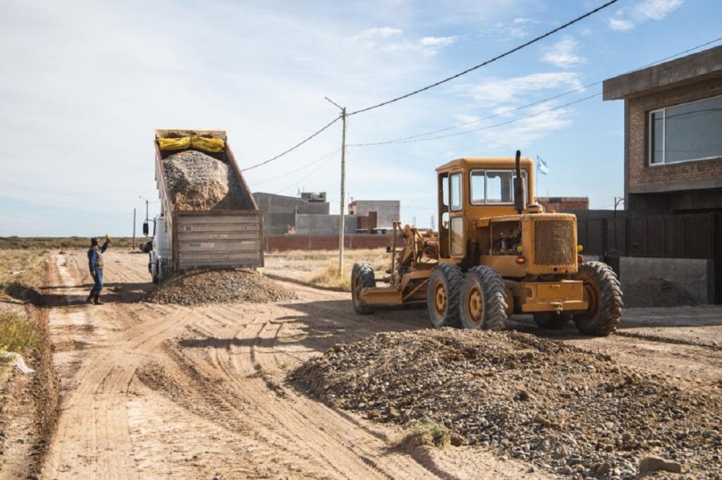 #RAWSON| Trabajos de reparación y nivelación de calles en los 700&nbsp;lotes