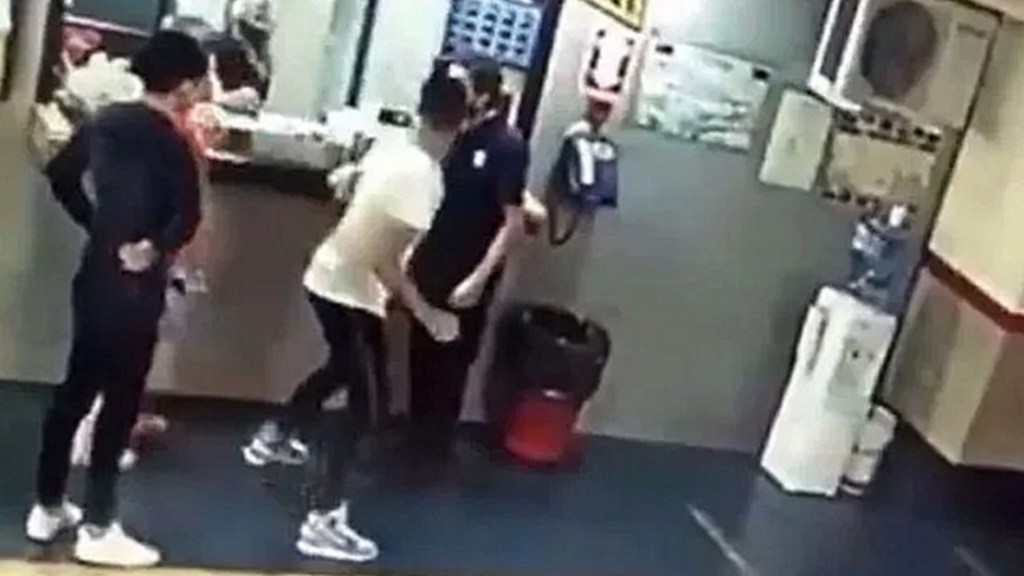 #POLICIALES | SE ENTREGÓ EL JOVEN QUE GOLPEÓ SALVAJEMENTE A UN&nbsp;PLAYERO