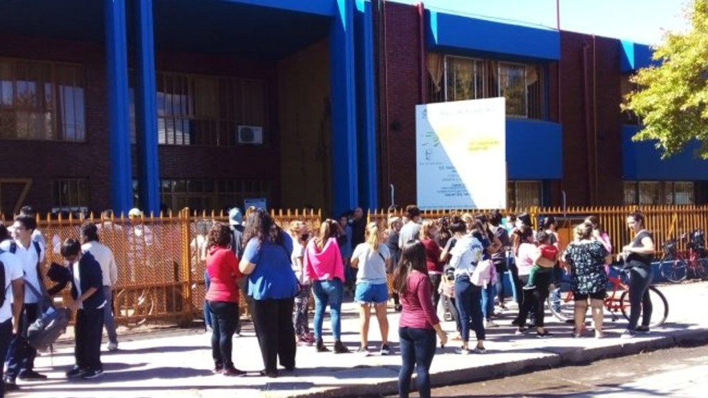 #HORROR | UNA MADRE DENUNCIÓ QUE SU HIJA DE 6 AÑOS FUE ABUSADA POR CUATRO CHICOS EN EL BAÑO DE LA&nbsp;ESCUELA