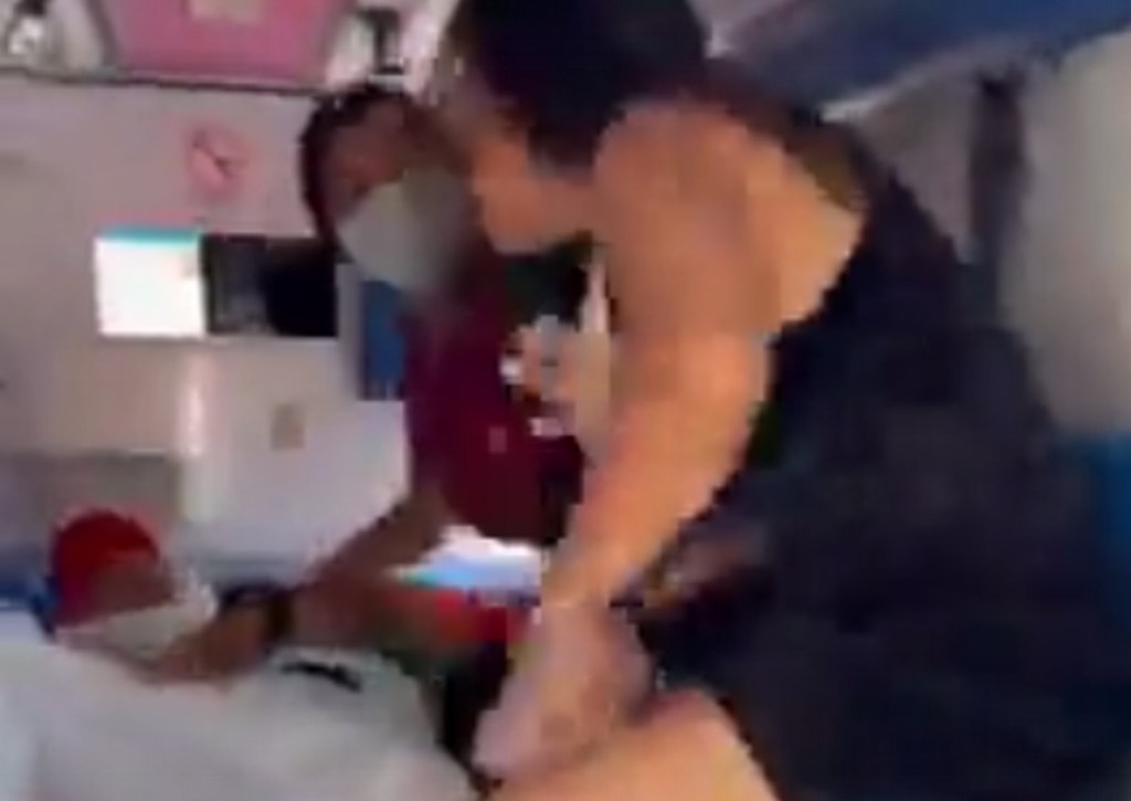 #INSÓLITO | SE ACCIDENTÓ EN SU MOTO Y SU NOVIA LE EXIGIÓ LA CLAVE DEL CELULAR COMO CONDICIÓN PARA LLAMAR A LOS&nbsp;MÉDICOS