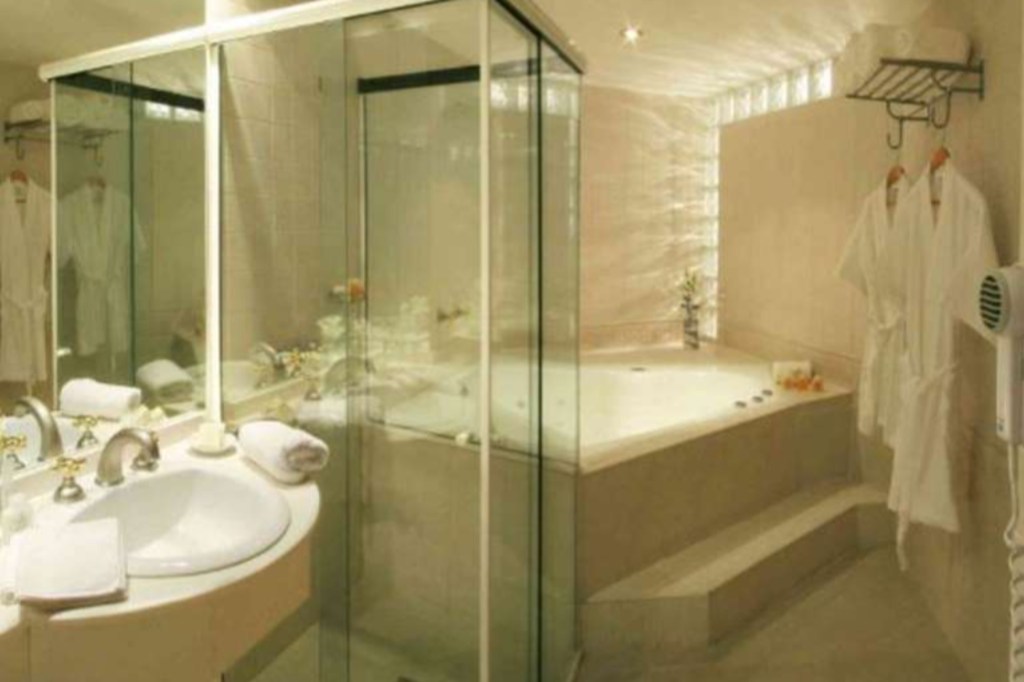 #HORROR | ENCONTRARON A UNA MUJER MUERTA FLOTANDO EN UN JACUZZI DE UN HOTEL CON RESTOS DE&nbsp;DROGAS