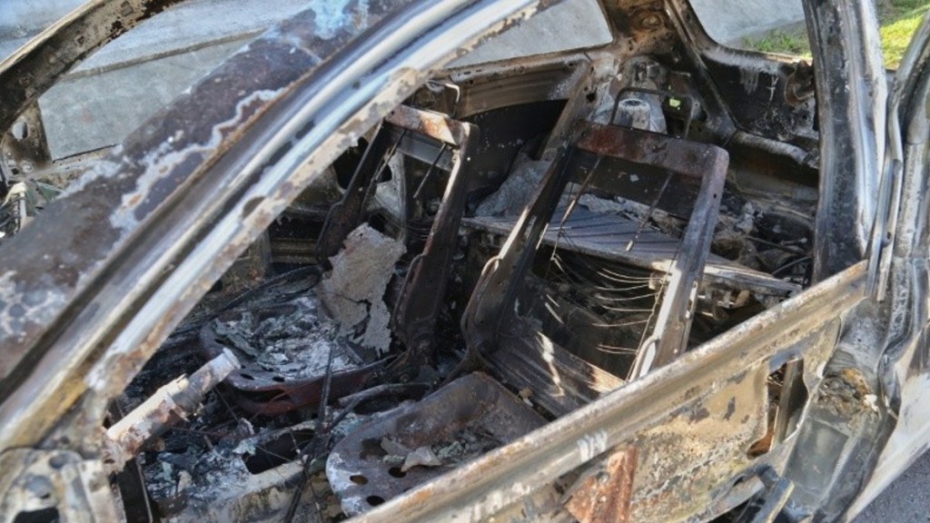 #POLICIALES | ENCUENTRAN DOS CADÁVERES CALCINADOS EN UN AUTO EN UN CAMINO&nbsp;RURAL