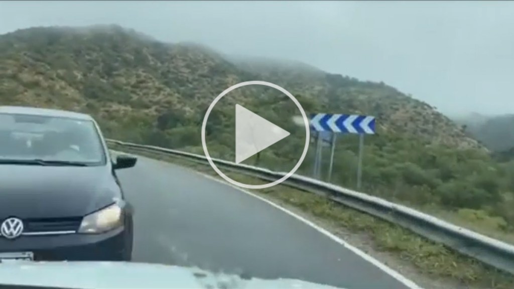 #IMPACTANTE | CHOCÓ EN UNA CURVA Y FILMÓ SU PROPIO&nbsp;ACCIDENTE