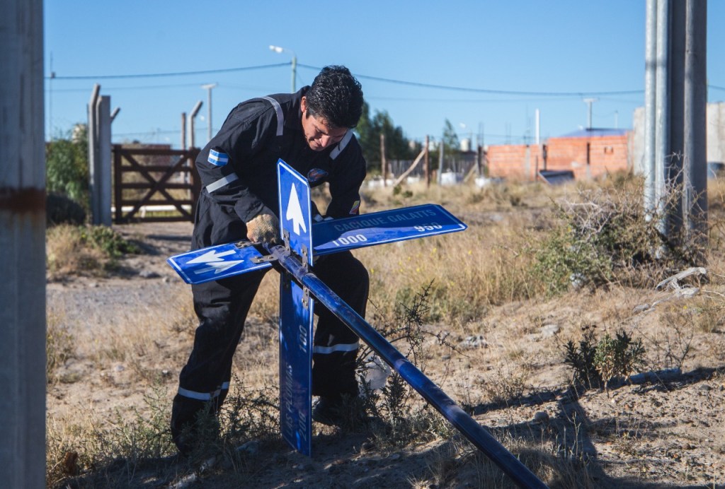 #RAWSON |  Comenzó la señalización de calles del Barrio Tierras para&nbsp;Todos