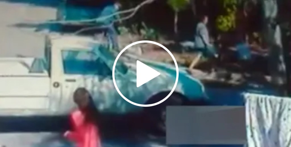 #VIDEO | UN BEBÉ DE DOS AÑOS MURIÓ ATROPELLADO AL SOLTARSE DE LA MANO DE SU&nbsp;MAMÁ