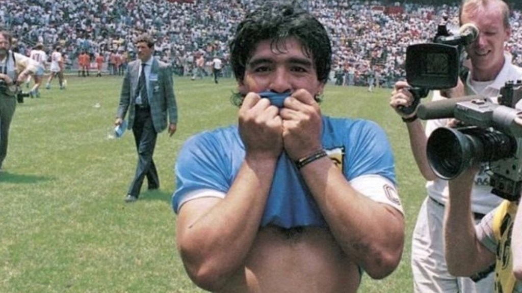#FÚTBOL | SUBASTAN LA REMERA QUE USÓ MARADONA CONTRA LOS INGLESES EN EL ’86: ¿CUÁNTO&nbsp;VALE?