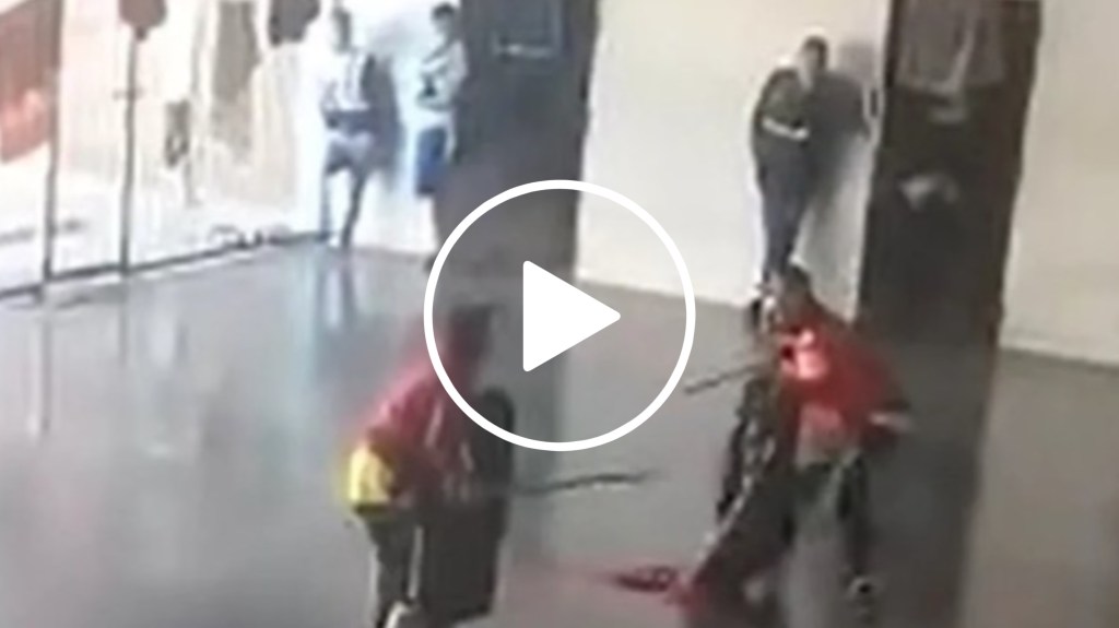 #VIDEO | UN RECLUSO MATÓ A OTRO A PUÑALADAS EN MEDIO DE UN DUELO A FACAZOS EN UNA&nbsp;CÁRCEL