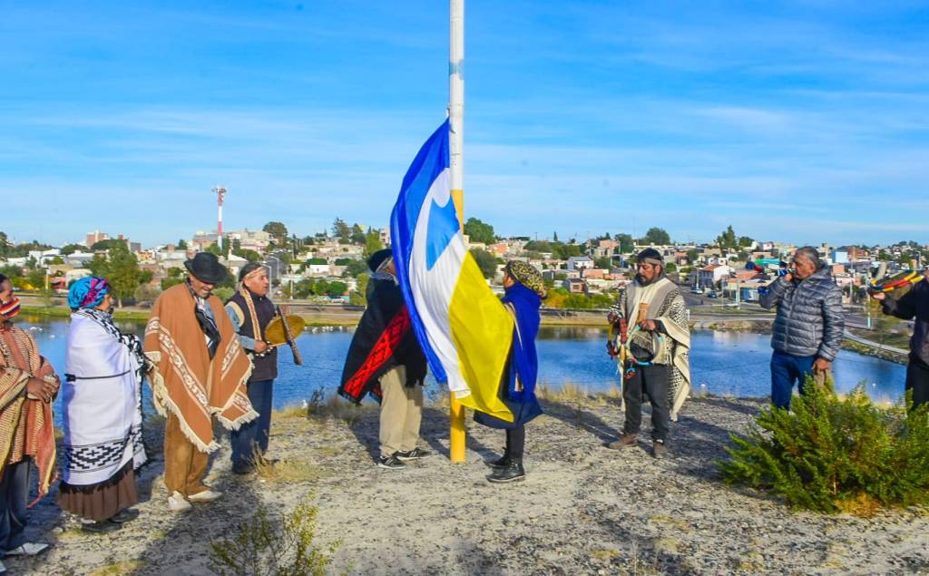 #TRELEW | Con el izamiento de bandera se inició la Semana de los Pueblos&nbsp;Originarios