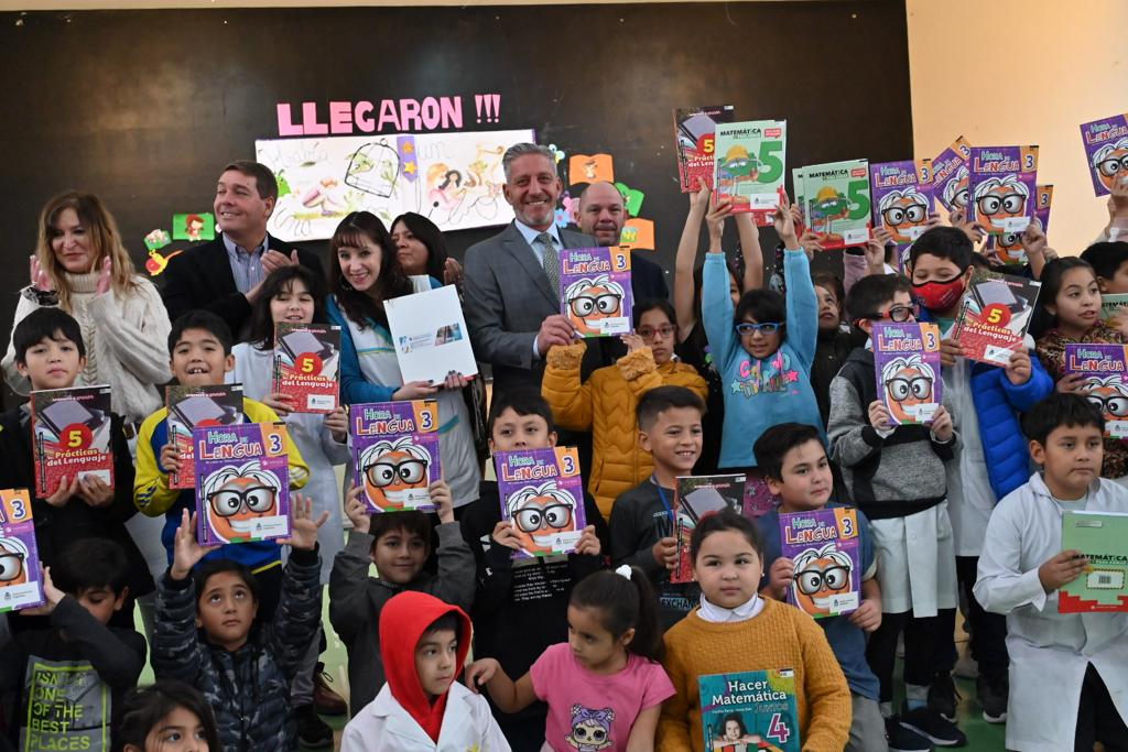 #CHUBUT | Entregaron textos a escuelas&nbsp;primarias