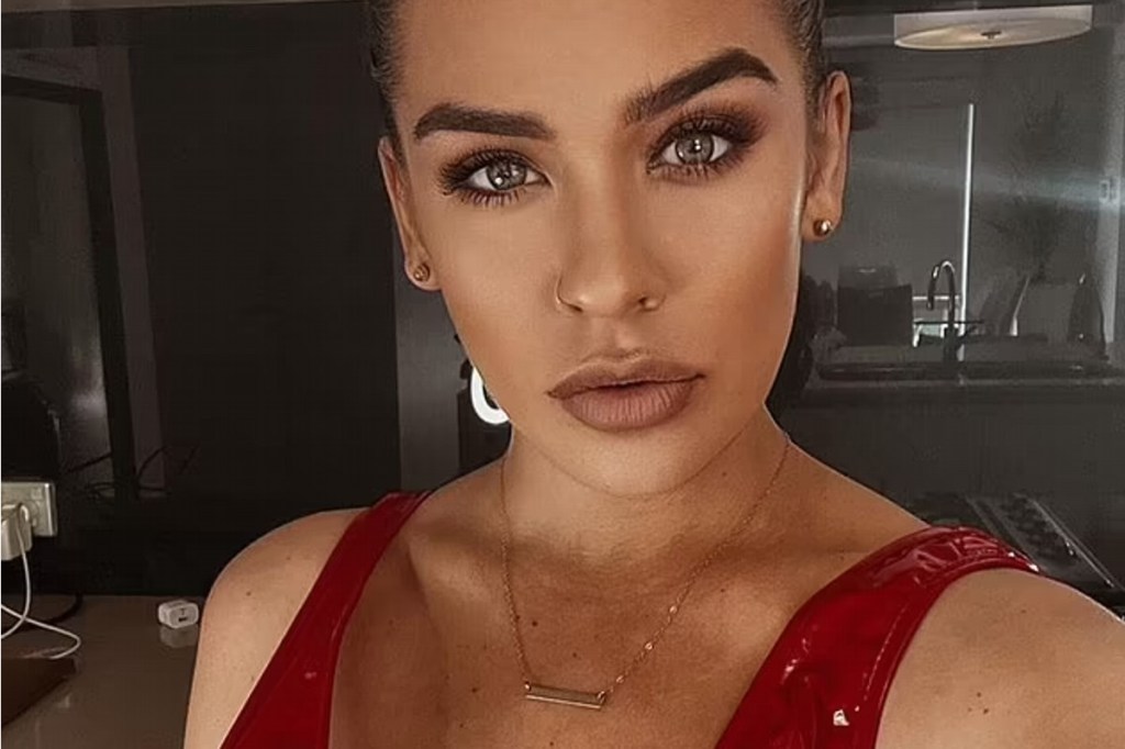 #INSÓLITO | UNA MODELO DE ONLYFANS TUVO SEXO, SE LE DEFORMÓ LA CARA Y CASI SE MUERE POR UN INCREÍBLE&nbsp;MOTIVO