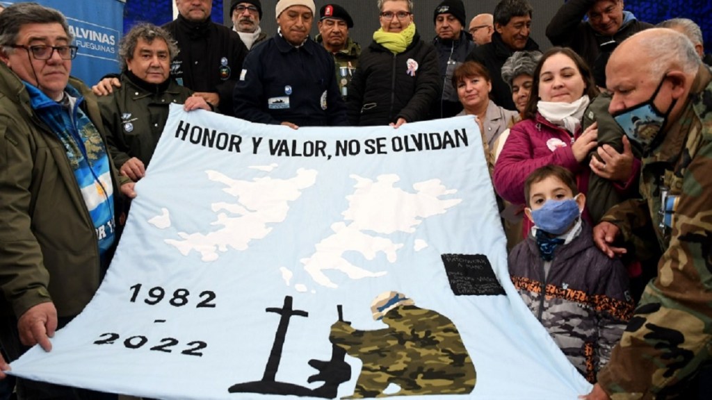 #MALVINAS | Con sensación térmica bajo cero, una multitud se congregó en Río Grande en vigilia por&nbsp;Malvinas