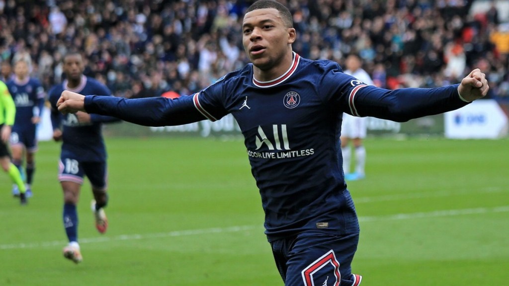 #FÚTBOL | EL PSG LE OFRECERÍA LA CAPITANÍA A MBAPPÉ PARA QUE SE&nbsp;QUEDE