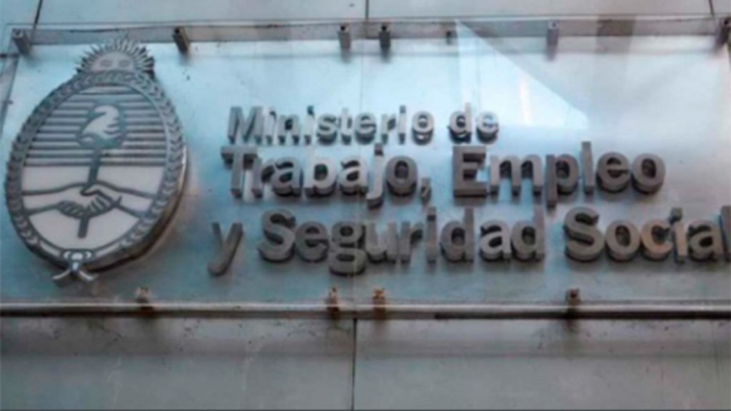 empleo registrado, sector privado, Argentina, PwC, desempleo, trabajo independiente, empleo público, economía argentina, construcción, monotributo, monotributo social, empleo asalariado, calidad del empleo, nuevo gobierno, caída económica, crisis laboral