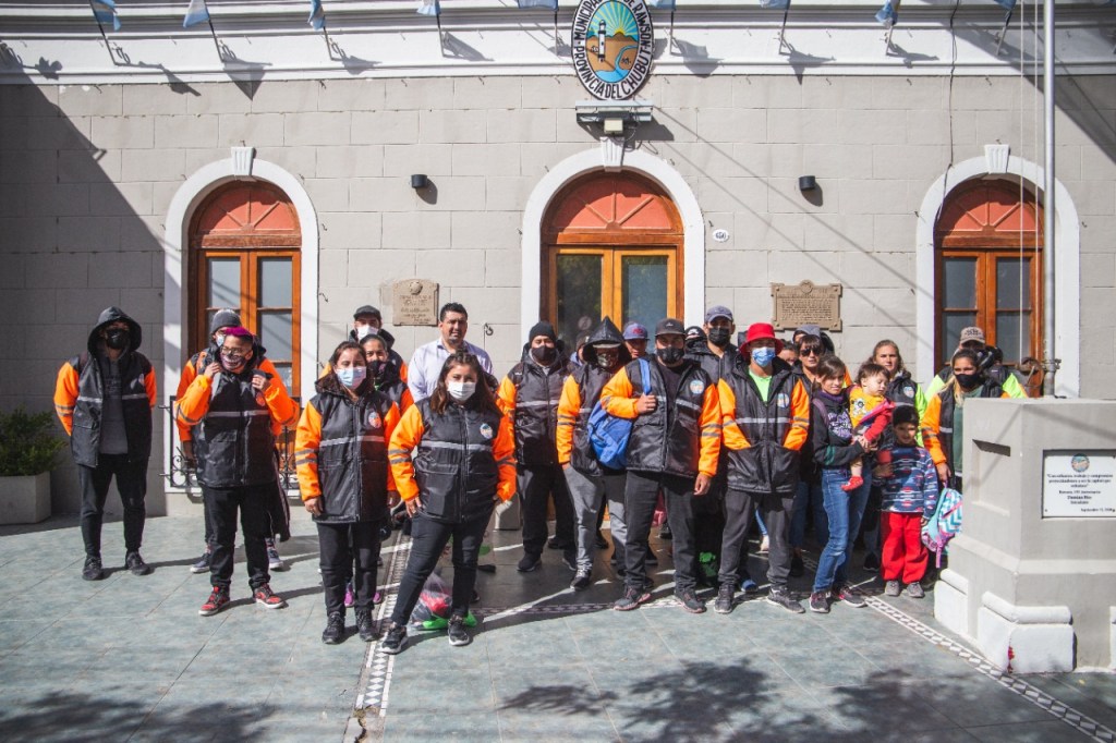 #RAWSON| Entregan indumentaria al personal del Sistema de Estacionamiento&nbsp;Medido