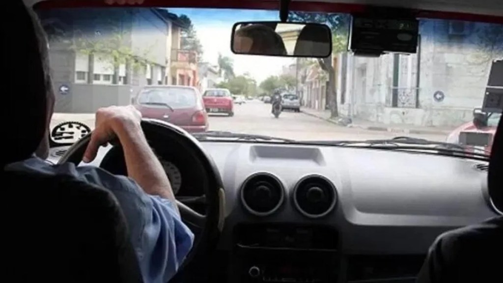 #INSÓLITO | «NO VAYAS A PENSAR QUE SOY UN DEGENERADO»: LA INESPERADA RESPUESTA DE UN REMISERO A SU PASAJERA QUE SE HIZO&nbsp;VIRAL