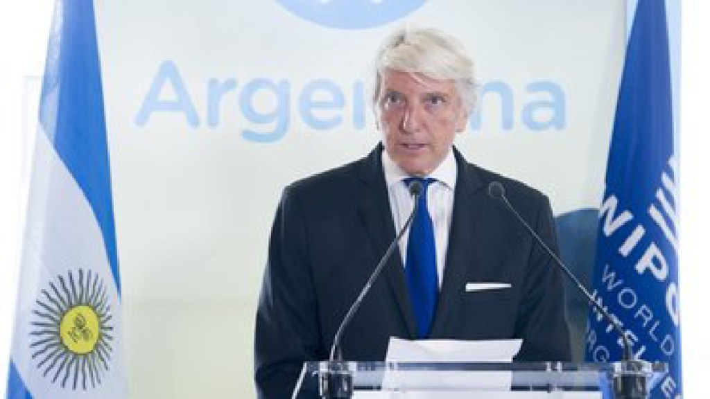 #MALVINAS |¿UN FUNCIONARIO BORRACHO AL FIRMAR ACUERDO CON&nbsp;INGLATERRA?