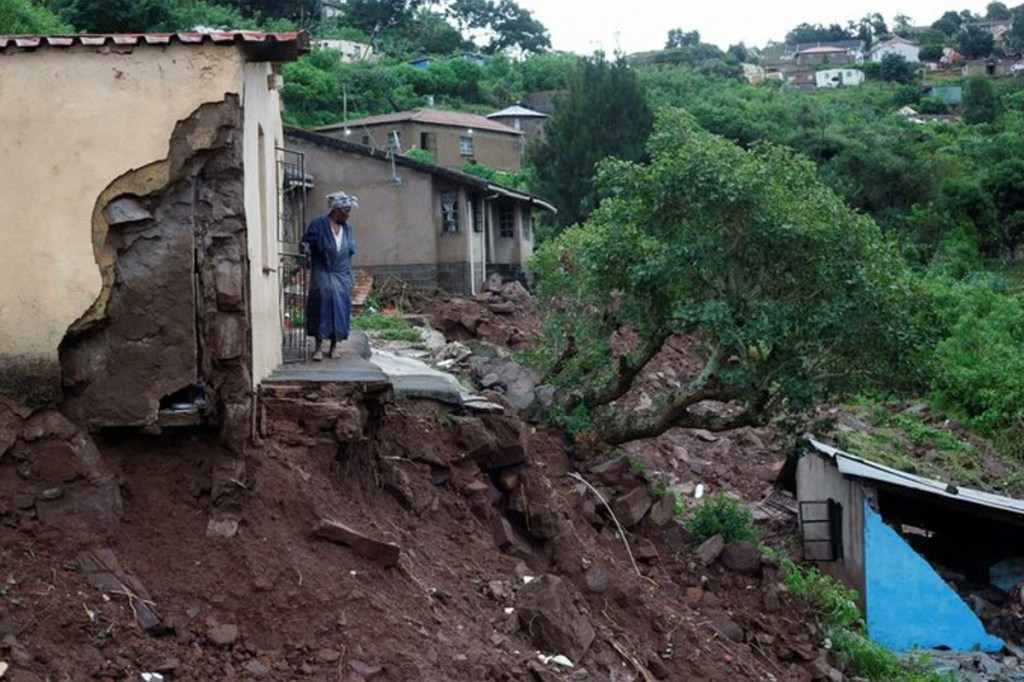 #DESASTRE | 306 MUERTOS EN DEVASTADORAS INUNDACIONES EN&nbsp;SUDÁFRICA