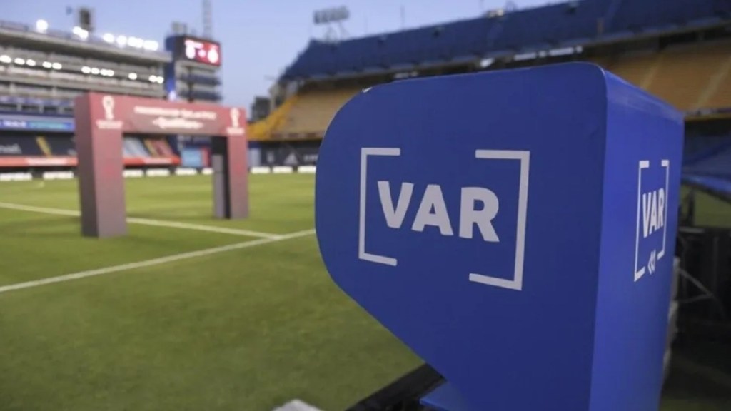 #INSÓLITO | «CARGUÉ NAFTA, EL PLAYERO FUE AL VAR Y ME COBRÓ PENAL PARA RIVER»: EL MEME QUE SE HIZO VIRAL EN&nbsp;TWITTER