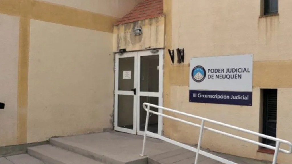 #HORROR | ESPERABA A QUE UNA NENA DE LA FAMILIA VAYA AL BAÑO PARA&nbsp;VIOLARLA