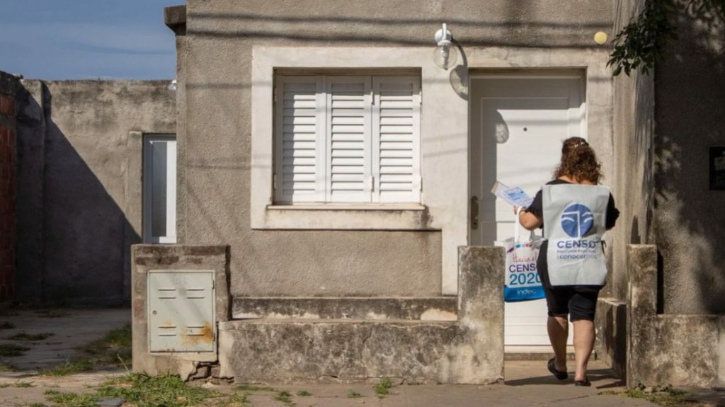 Le tocó censar la casa de la ex de su novio y le dieron una&nbsp;paliza