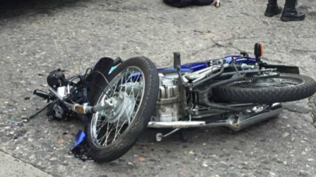 Tragedia: una joven embarazada se cayó de la moto y perdió a su&nbsp;bebé