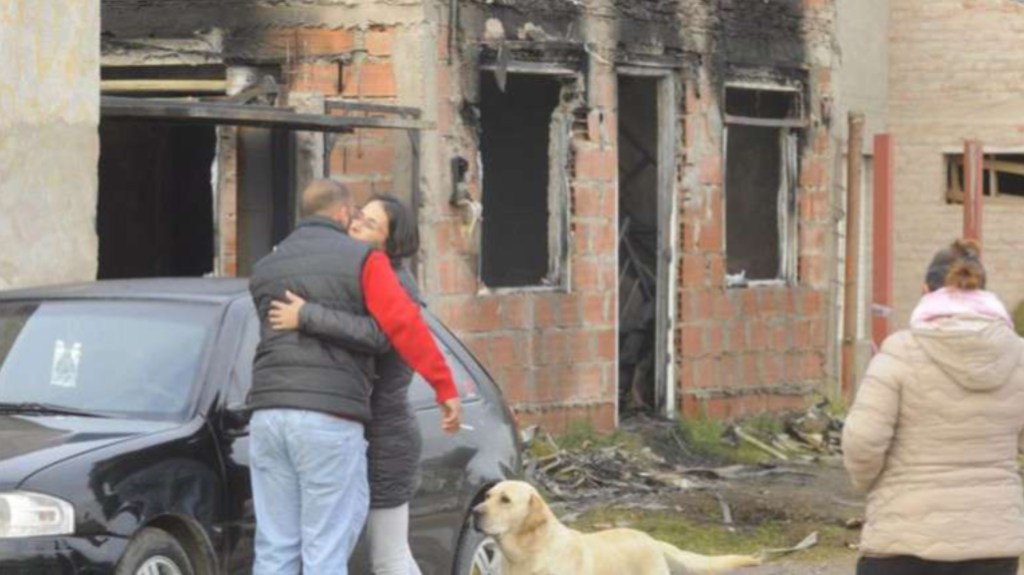 Antes de morir una joven arrojó por la ventana a su bebé de 13 meses para salvarlo de un incendio 