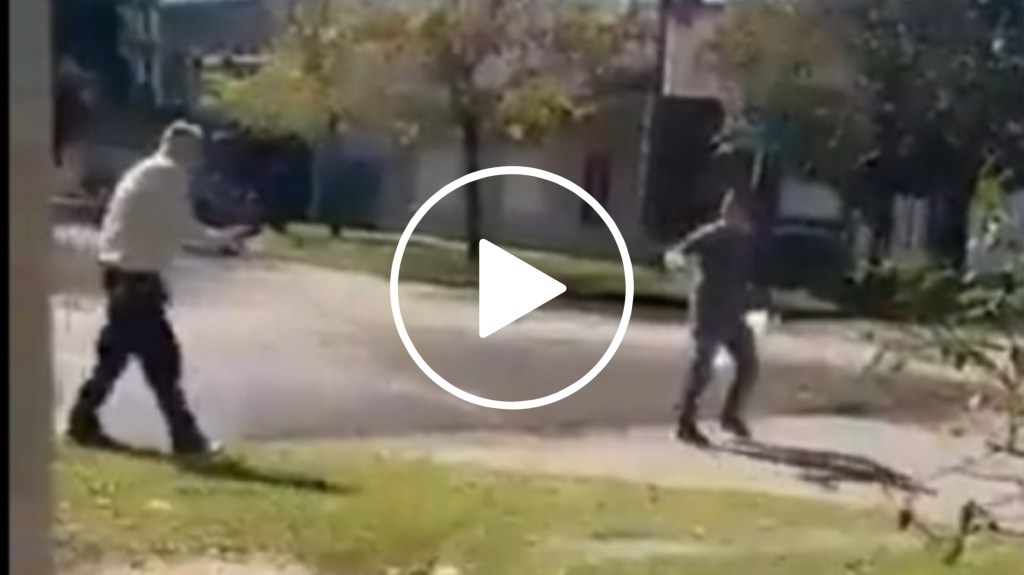 #VIDEO | LE CORTÓ LOS DEDOS DE LA MANO CON UN MACHETE PORQUE SU VECINO NO QUISO BARRER LA&nbsp;VEREDA