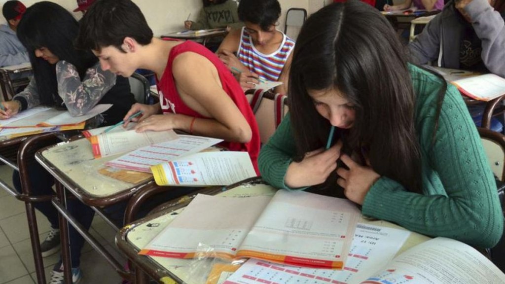 POLÉMICA: EN FORMOSA DEJAN PASAR DE AÑO A ALUMNOS CON 19 MATERIAS&nbsp;PREVIAS