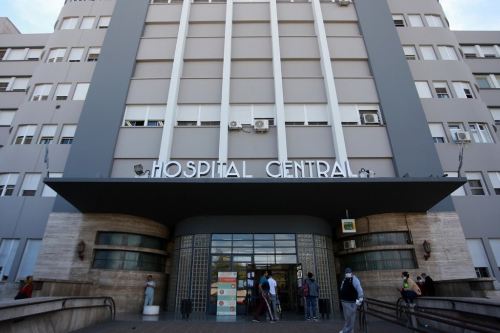 LLEGÓ DE TRABAJAR, LE PIDIÓ LA CENA A SU NOVIA Y ELLA LO APUÑALÓ EN EL&nbsp;PECHO