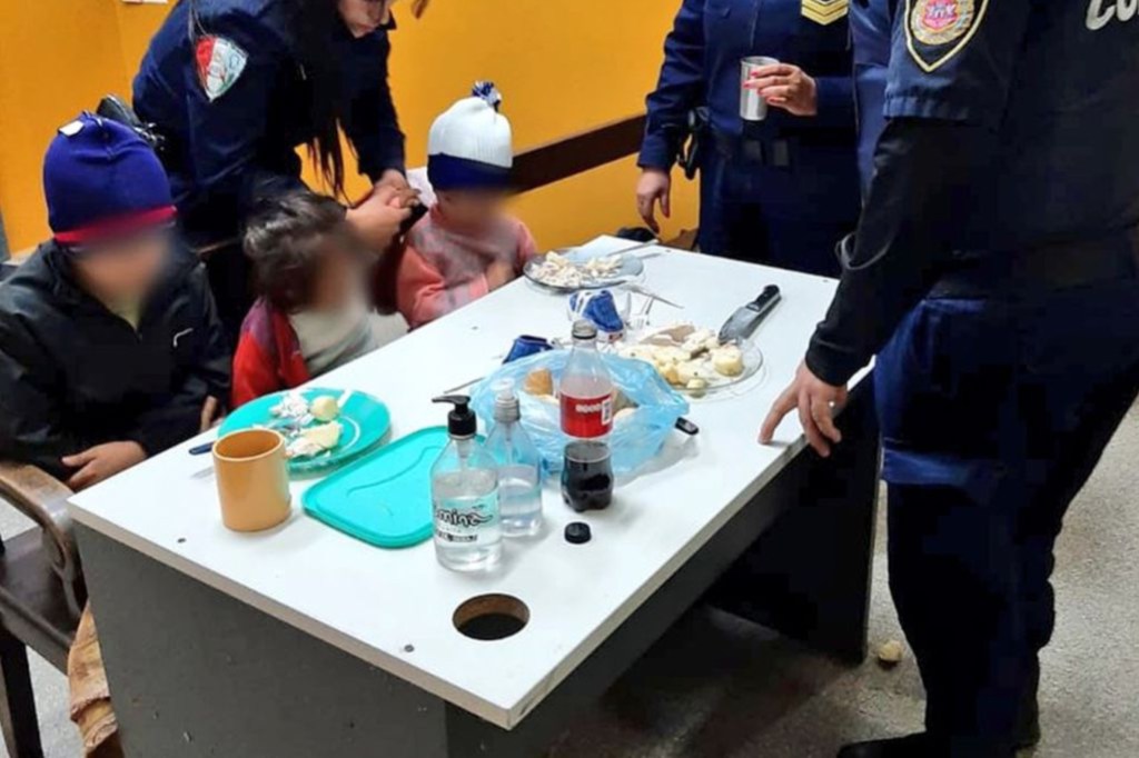 Encontraron en la calle a tres hermanitos deambulando de madrugada, descalzos y con&nbsp;frío