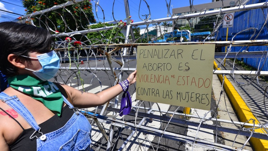 Rechazo por condena a prisión a una mujer que tuvo un aborto&nbsp;involuntario