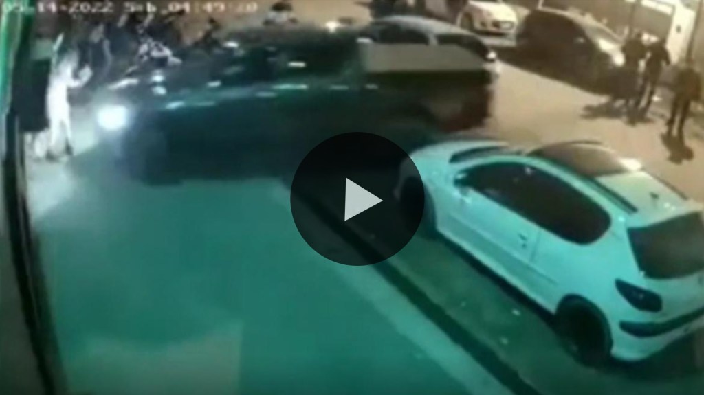 Video: lo echaron de un boliche tras una pelea y se metió con la camioneta dentro del&nbsp;local