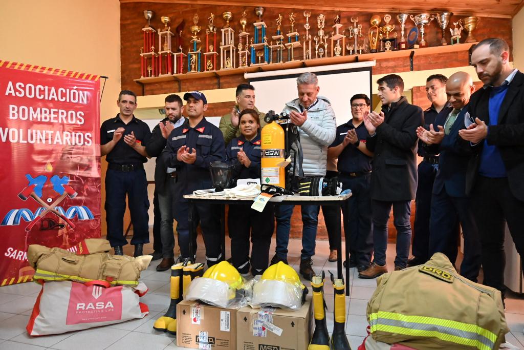 Inauguración de pavimento y equipamiento para Bomberos Voluntarios en&nbsp;Sarmiento