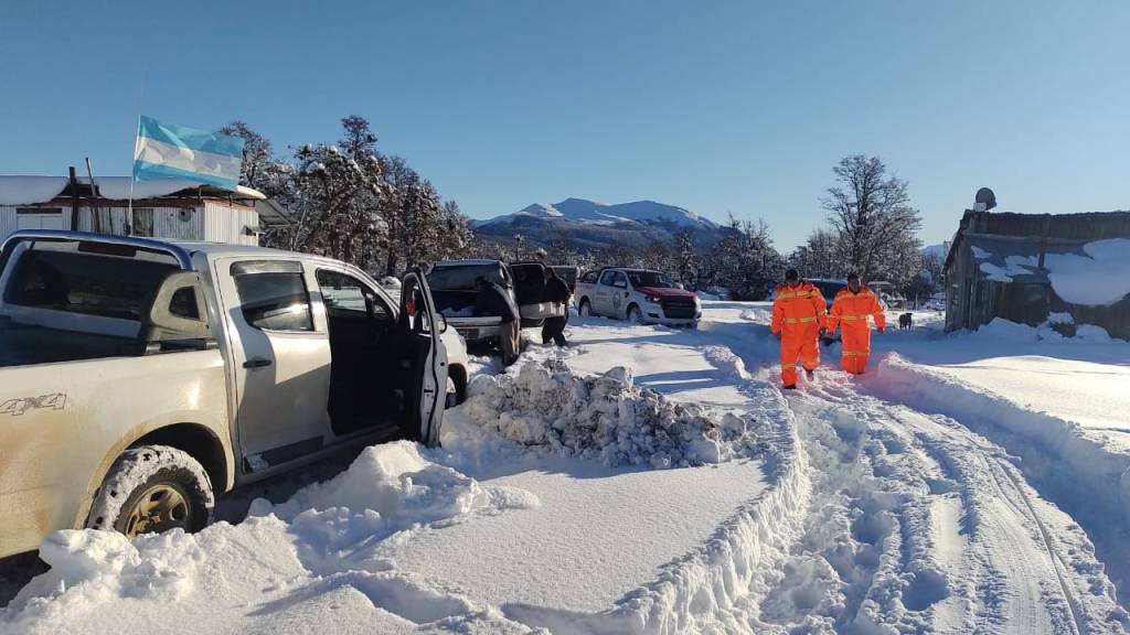 Asisten a pobladores de Lago Vintter por las&nbsp;nevadas