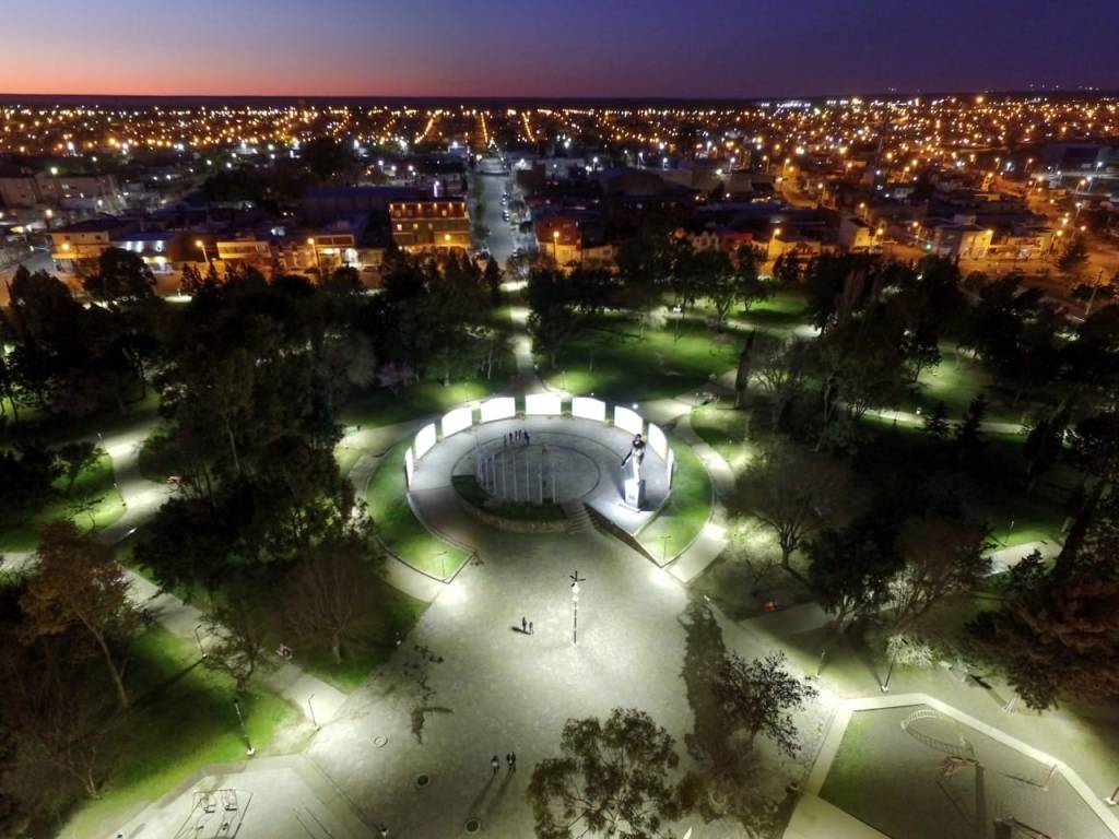Vandalismo en la Plaza Centenario: se robaron 30 luminarias&nbsp;led