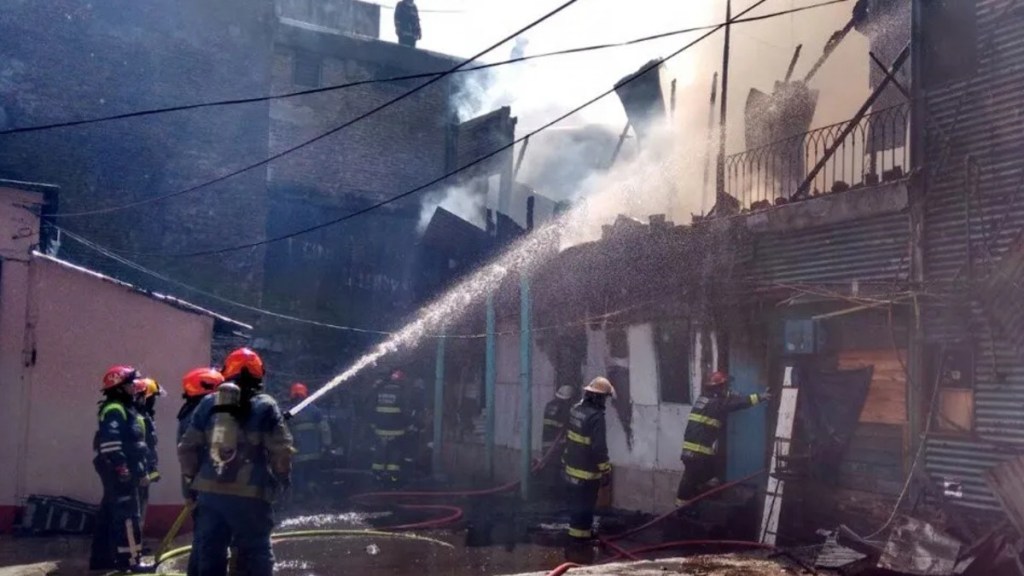 Trabajaba con una motosierra en su casa, encendió un cigarrillo, se prendió fuego y se quemó el 40% del&nbsp;cuerpo