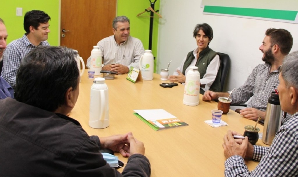 #AMBIENTE | Convenio para continuar incorporando árboles a los&nbsp;yerbales