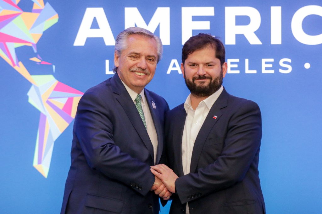 El Presidente anunció junto a su par chileno que Argentina provee desde el 1° de junio 300.000 metros cúbicos de gas al país&nbsp;trasandino
