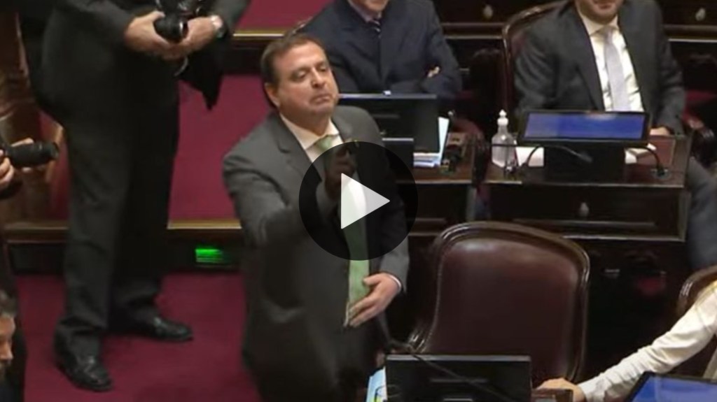 Video: dos senadores casi se agarran a las trompadas en plena&nbsp;sesión