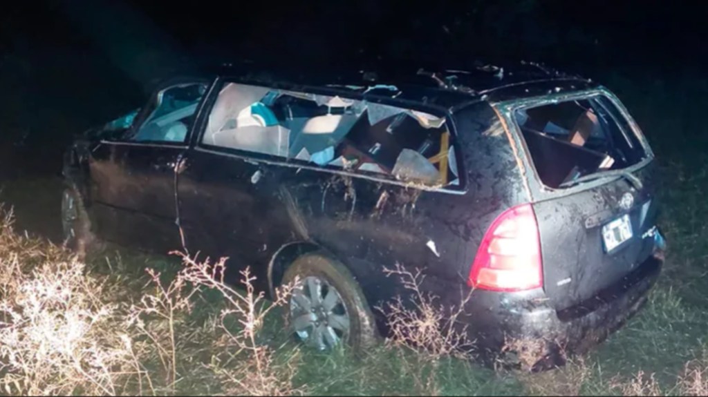 Manejaba borracho un coche fúnebre, cayó a un arroyo y mató a sus dos&nbsp;acompañantes