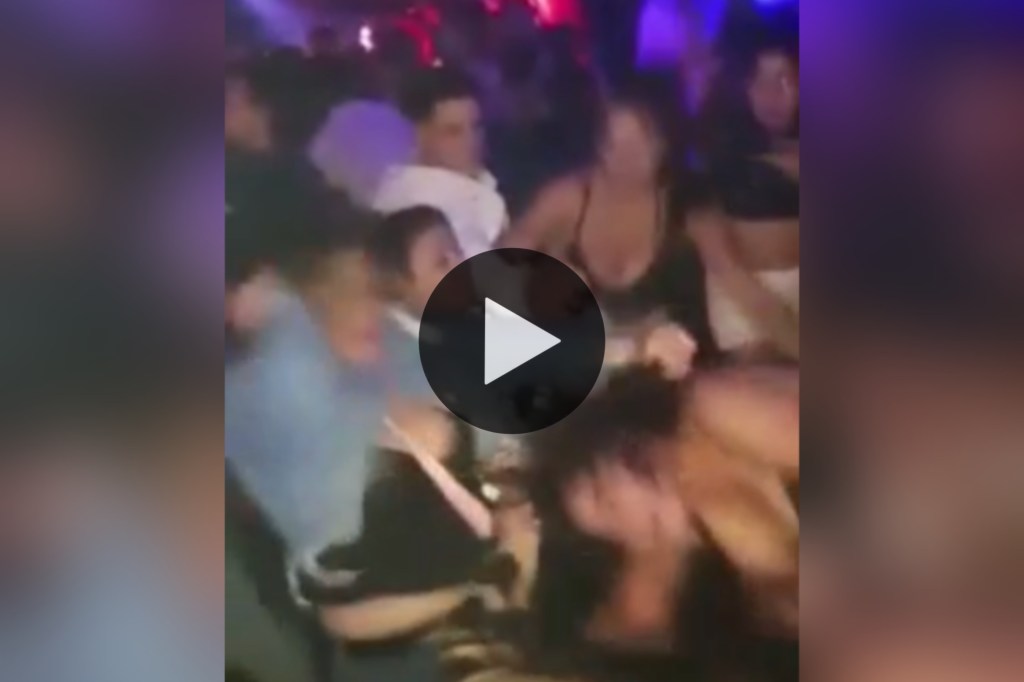 Video: violenta pelea entre seis mujeres en un boliche de&nbsp;Corrientes