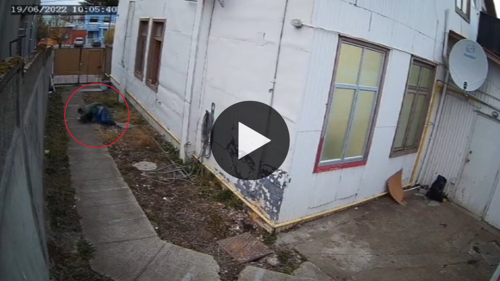 Video: se fue sin pagar de un prostíbulo, se tiró de un segundo piso y se reventó la&nbsp;espalda