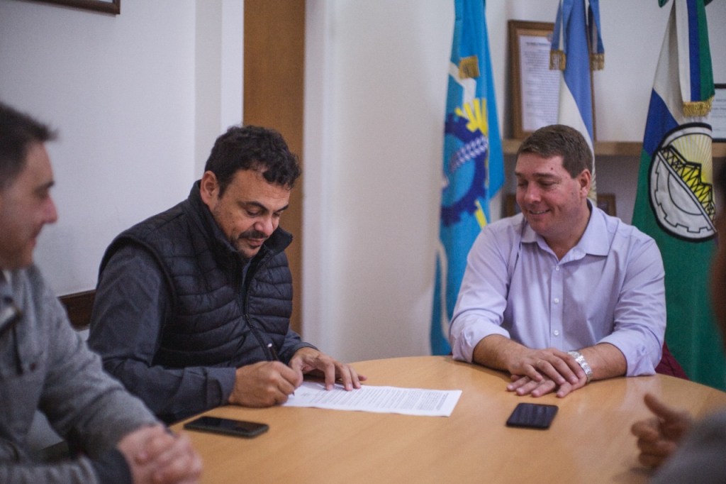 Municipio y Cooperativa firmaron convenios para asistencia a vecinos electrointensivos y en servicio de&nbsp;sepelios