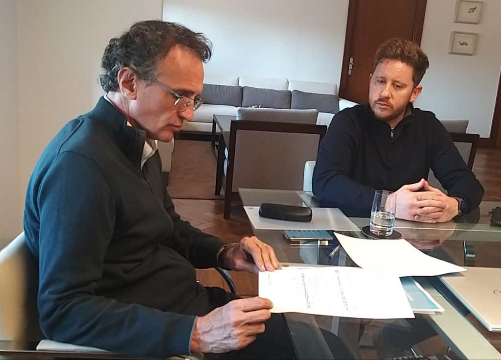 Bowen firmó con Nación el convenio para la ejecución de la Plaza&nbsp;Centenario
