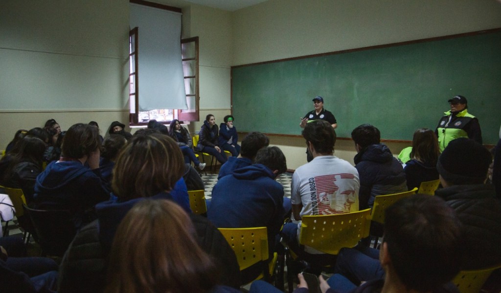 Charlas sobre seguridad vial en establecimientos educativos