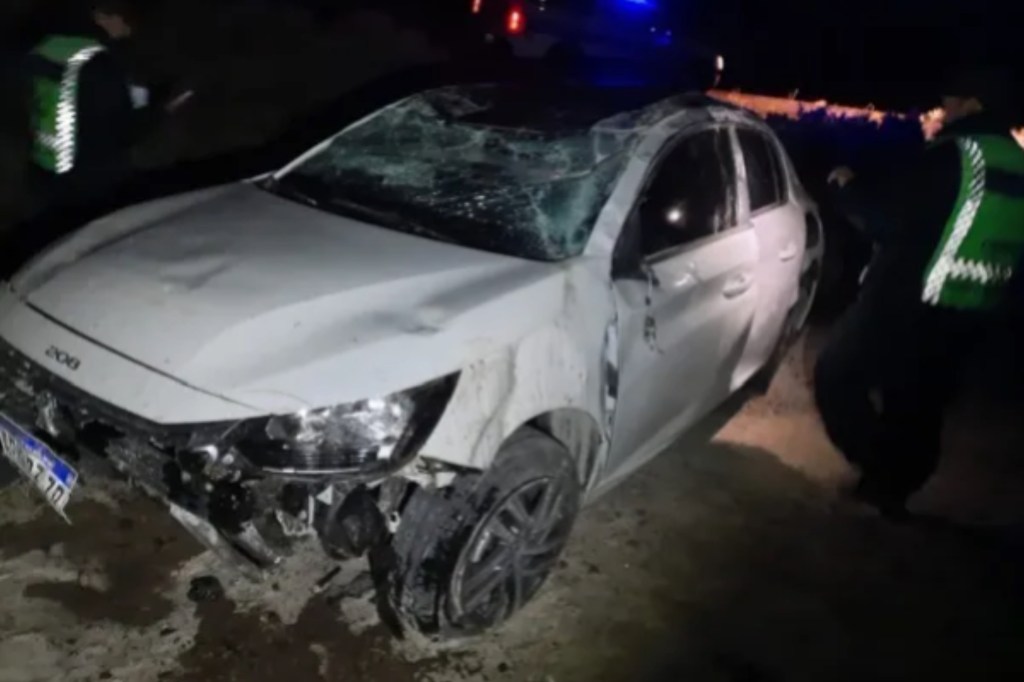 Pareja herida en violento vuelco en Ruta 25 a la altura de Las&nbsp;Plumas