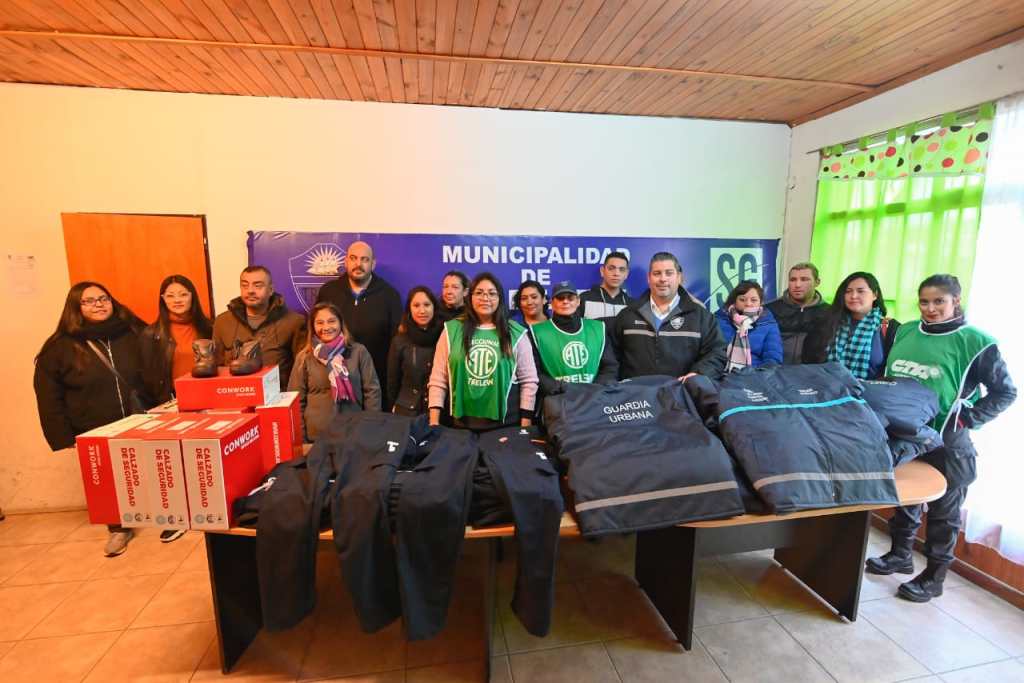Entrega de indumentaria a personal de Guardia Urbana de&nbsp;Trelew